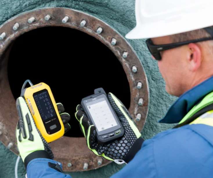 Confined Space Entry pre testing with portable gas detector
